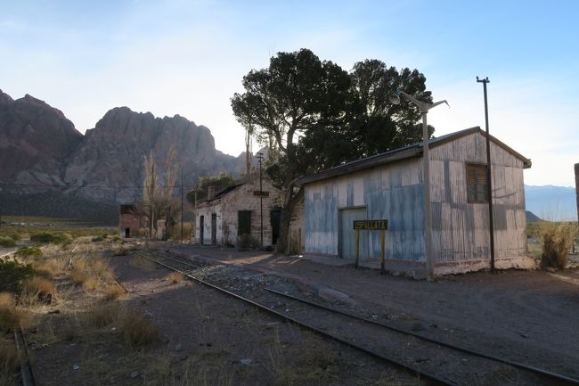 起点のメンドーサ駅からこのウスパジャタ駅までは1891年2月22日に開業で、1984年にクローズしたそうです。