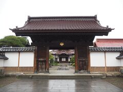 途中、三宝寺へ。天童織田藩主の菩提寺だということです。
まぁ、普通のお寺でした。