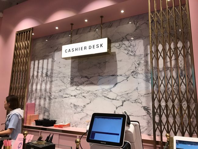 自宅もこんな雰囲気にしたくて大理石シート沢山買いました。笑