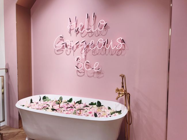 上へ登り一番来たかったバスルーム。<br />ここは人だかりがすごくて写真撮るのに大変でした。