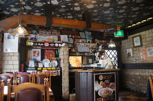 店内はレトロ調と言うよりも、お店が出来た時には新しかったけど、<br />時がたってレトロになったってことか・・