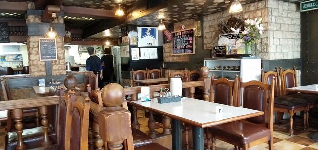 ウエイトレスのお姉さんもベテラン揃い！もしかして開店当時からのそのままお勤め？！（^^;;;。<br />気さくでええ感じです。