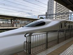 新幹線の最寄り駅 小田原6:16発のひかり 広島行きに乗ります♪小田原はこだまと一部のひかりしか停まらないのですよー。ちなみに 夏によく甲子園に行くのですが、いつもこの時間の新幹線に乗ってます。