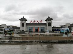天山天池の建物もビッグです。
バス停から歩かされるのも中国あるあるで慣れてきた。笑
