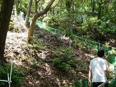金華山ロープウェイのあと、かなりの階段をのぼっていかなければ、岐阜城にはだどりつけません。