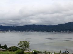 ここまでは雨はあがっていましたが、どんよりとした雲模様
諏訪湖もどんより