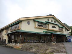 13時過ぎ恵那峡山菜園で昼食
山菜園に着く少し前から雨が降り出しました