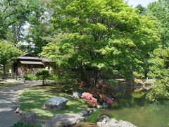 豊平館の隣にある小さな日本庭園に入りました。小堀遠州ゆかりの草庵風茶室・八窓庵を見る事が出来ます。