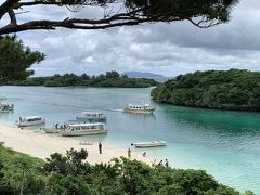 わぁ～！
曇っていてもこの美しさ。

展望台にはカメラを持って晴れ間を待つ人たちがたくさんいました。私も30分くらい待ってみたのですが、晴れる様子はなかったので、泣く泣く退散。
