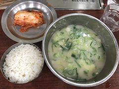 オーダーしてからすぐに運ばれてきました、ソルロンタン！

優しい味で、夜食にもバッチリ！