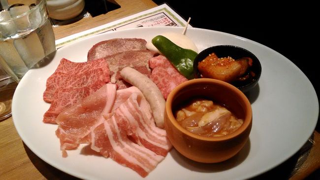 白ごはん、スープ、サラダ、小鉢、デザート付きで大変満足<br />お肉は牛肉、タン、鳥、ポーク…ソーセージ、ホルモン<br />タマネギ、ピーマンお腹いっぱい