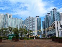 海雲台ビーチのお隣り、
昨日の夜、来たかったのはここ、
マリンシティの近未来的な高層ビルたち。