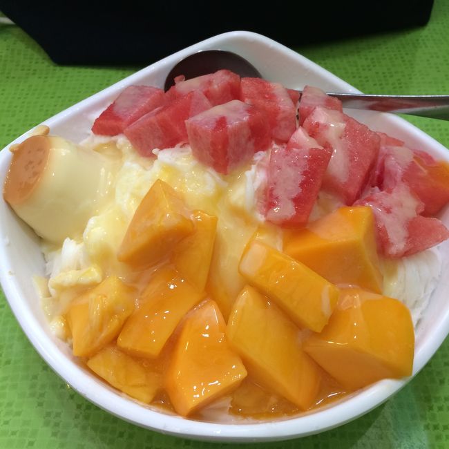 ぴんざんでマンゴーとスイカのかき氷にプリントッピング<br />ここのプリン、固めですごく好みです
