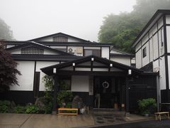 妙乃湯はきれいな旅館でした。通常、日帰り湯は800円。金の湯と銀の湯があり、2種類の温泉が楽しめます。私はだんぜん金の湯派。だって濁り湯が好きだから・・・