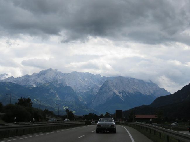 ガルミッシュ・パルテンキルヒェン_Garmisch-Partenkirchen　ドイツ最高峰！ツークシュピッツェを抱く町