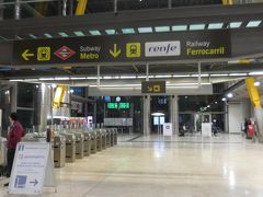 　今日はコルドバに行くので始発駅のアトーチャ駅に向かいます。アクセスはRenfeとメトロがあります。