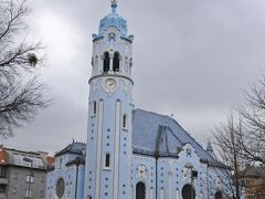 聖アルジュベタ教会。通称青の教会。