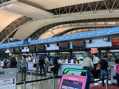 自宅を朝6時に出発し、出勤前の主人に神戸空港のベイシャトル乗り場まで送ってもらいました。
予想外に道が混んでいて、6時半の便にギリ乗船。

7時半過ぎ、荷物預けを完了し身軽になれました。