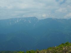 登った事のない苗場山。いつかチャレンジしたいですね。