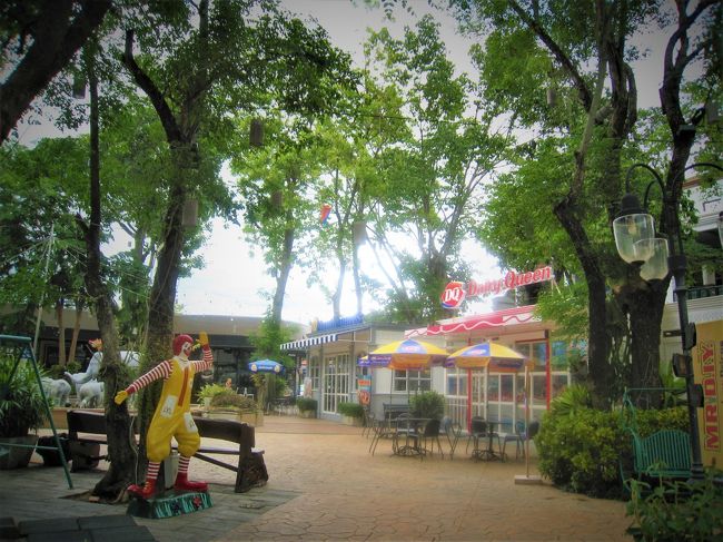 お宿から自転車で５分の場所に小ぶりなモールあり