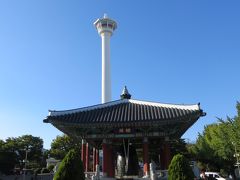 台風はどこかに行っちゃった　

雲一つない　いい天気　

釜山市民の募金によって作られた鐘と　
釜山タワー