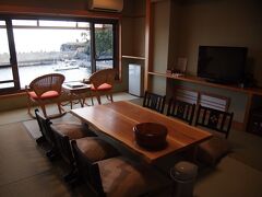 今回は新規開拓！
『海が庭みなとや』さんに宿泊します！
4部屋のみの小さな旅館。
目の前は港です。