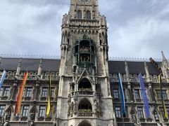 正面のからくり時計も見てみたいなーーー。
見るチャンスあるかな!?

人形は何と等身大なんですって。
