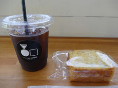 「山田珈琲 Amami Island」でアイスコーヒーとパウンドケーキ