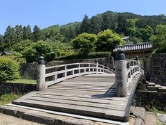 「登城橋」を渡って出石城跡を目指します。