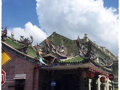 さらに5分歩くと、中華寺院ヤップコンシー
雲もくもく