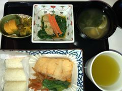 朝ごはんは和食だったそうで…

JALのエコノミーの食事は普通でした