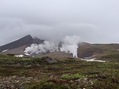 山腹のあちこちから噴煙が。