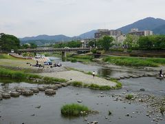 ●賀茂大橋から＠京阪出町柳駅界隈

左が賀茂川、右が高野川。
その分岐点が鴨川デルタと呼ばれています。
気軽に水辺で遊べるので、いつも賑わっています。
