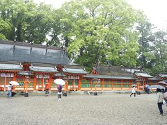 本宮から再びバスにゆられて新宮市内へ。 
速玉神社に到着したところで、雨が結構な本降り。
雨もあって速玉は割とざっくり。まぁ他の２社と比べて小さいし。 
新宮って、 桃鉄のイメージで結構大きいのかと思ったけど、どうにも思ったより小さい街のようだ。

新宮駅で電車待ちだったが１時間ほどロスしてしまう。 いろいろと考えた結果、路線バスを思いつく。これで那智まで行けばショート出来る！ ということで、普通の路線バスで那智に向かう。