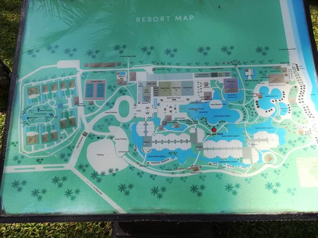 ラグーナの全体図。<br /><br />ブルーの色がプールです。<br />真ん中にほぼプールあり。<br /><br />左側はヴィラになってます。<br />行ったことないからどんなんか解らず。<br />泊ってみたいな～。。。<br />噂によると、ヴィラのプールがとてつもなく大きいらしい。<br />普通のプール付きヴィラを考えると、はるかに大きいらしい。<br />良いな～。。。