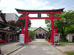 直ぐ近くに在る「善知鳥神社」は市街に在る唯一の神社で、市民の憩いの場。

善知鳥と書いて”うとう”と読む中型の海鳥のことで保護鳥とのこと。
難しいことはさておき、折角なので参拝をしていきましょう！。