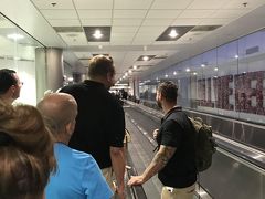 マイアミ空港でまさかの大混雑。入国審査で3時間待ちは過去最長。最初からESTAとビザのレーンを分けて欲しい。