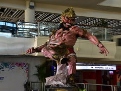 デンパサール到着

入国手続きもすんなり

鬼？がお出迎え～