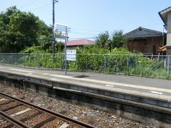 ちょっと駅名標が小さいですが、ここは竹松駅です。
ついに、ここから、区間快速の快速運転区間に入ります。

ちなみに、竹松駅は大村線内では、一つの「境界」となる駅であるようで、ＩＣ乗車券などもここから諫早方面には使えるようです。
