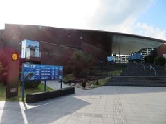 水族館の海響館　http://www.kaikyokan.com/　

まだ8時過ぎなのでやってません。