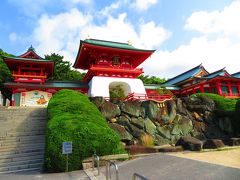 これが赤間神宮 http://www.tiki.ne.jp/~akama-jingu/

竜宮造りという竜宮城をイメージした建物。