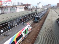 松山鉄道名物①　縦列停車
終点松山駅ではこの先の宇和島方面への特急とスムーズな乗り換えを実現(？)