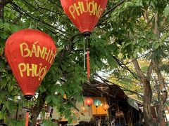 やっと到着☆
私…無類のパン好き
ベトナムに来て、「Banh Mi Phuong（ バインミーフォン）」のバインミー買わずして帰れない…！
普段の旦那さんは並ぶに大嫌い…でも凄く協力してくれて、ビール片手に並んでくれました☆