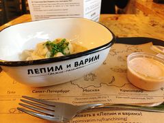 ペリメニ専門店「Lepim i Varim」でペリメニを食べる