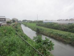 駅前の道路を南下して寒川大橋(ってほどの大きさでもないけど)を渡り