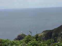 【大瀬崎灯台】
時間の関係で灯台近くまでには行けませんでした
旅番組で灯台での絶景映像を見て後悔してます