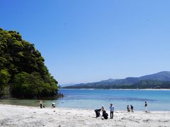 高浜町の城山公園。
小さな半島にある公園ですから、西側は白砂に遠浅に続く海・・