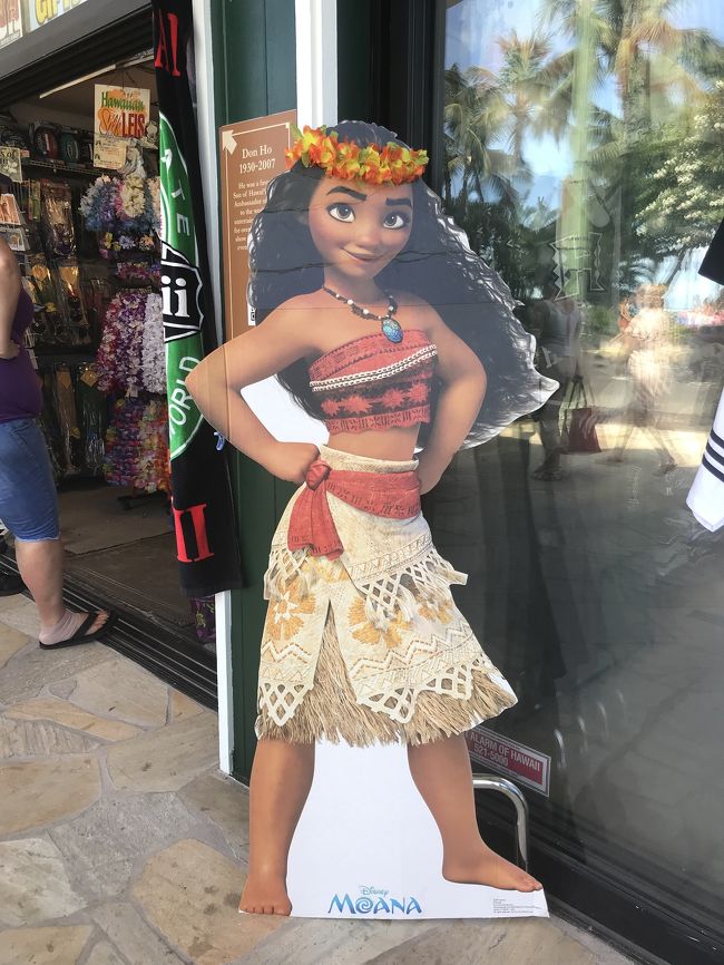 モアナも 迎えてくれました。<br />前はここにオバマ大統領いたんですよね。<br />初日が一番テンション上がる↑