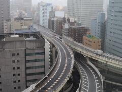 1824号室からの眺望は箱崎JCTと隅田川。