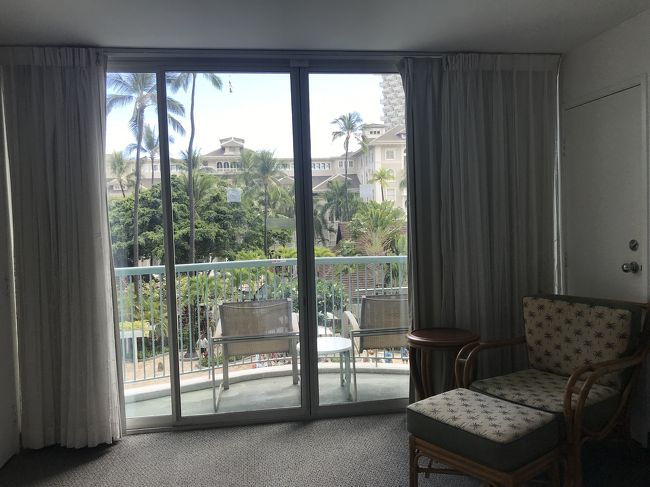 お部屋からの眺めです。<br />朝は窓を全開して いい空気を取り込んでました。